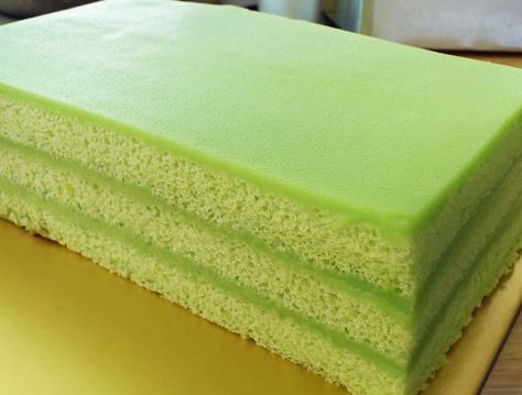 KitchenTigress: Pandan Kaya Cake Pandan Layer Cake, Japanese Strawberry Shortcake, Bolu Pandan, Orange Chiffon Cake, Pandan Cake, Kek Lapis, Resipi Kek, Strawberry Cream Cakes, Matcha Cake