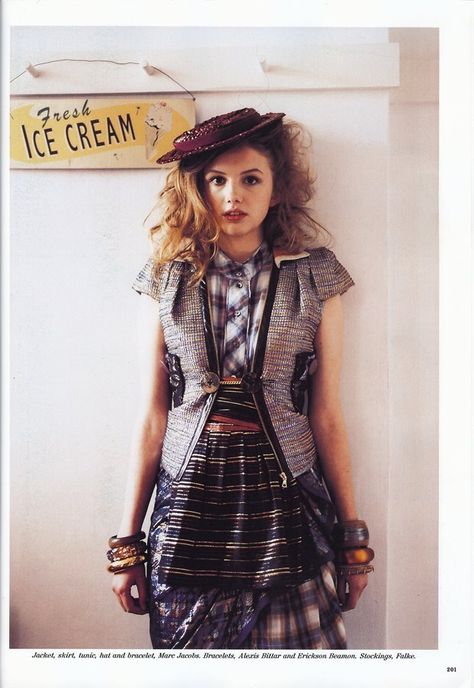 Cassie Skins, Hannah Murray, Skins Uk, Band T Shirts, 40s Fashion, Emma Roberts, Mori Girl, Style Icon, Serie Tv