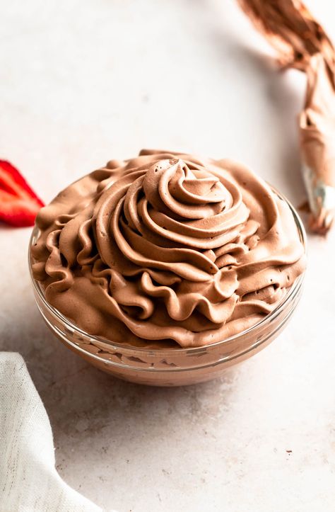 Chocolate Whipped Cream Frosting (5 Minute) - Rich And Delish Frosting Without Powdered Sugar, Frosting Flavors, Chocolate Whipped Cream Frosting, Whipped Chocolate Frosting, Banana Pudding Cupcakes, Cookies And Cream Frosting, Flavored Whipped Cream, Oreo Buttercream, Chocolate Poke Cake