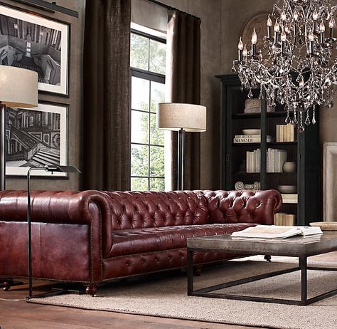 Oxblood tufted couch Brown Leather Chesterfield Sofa, Restauration Hardware, Chesterfield Sofa Living Room, Chesterfield Living Room, Chesterfield Bank, Classy Living Room, Bg Design, Leather Chesterfield Sofa, Luxury Living Room Design