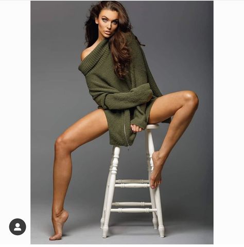 Poses On A Stool Photo Ideas, Stool For Photoshoot, Studio Stool Poses, Model Stool Poses, Posing With A Stool, Bar Stool Poses Photography, Barstool Poses Photography, Wooden Stool Photoshoot, Bar Stool Photoshoot Ideas