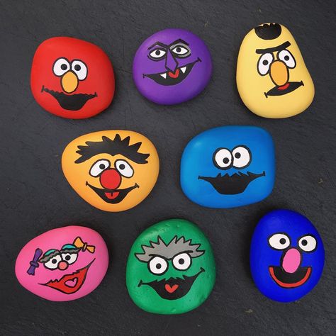 Sesame Street🙃 #ColorMyLifeX #PaintedStones #Acrylic #RockArt #SesameStreet Colored Rocks, Paint Rocks, Diy Rock Art, Story Stones, Painted Rock Animals, Happy Stones, Painted Rocks Kids, Rock And Pebbles, Painted Rocks Craft