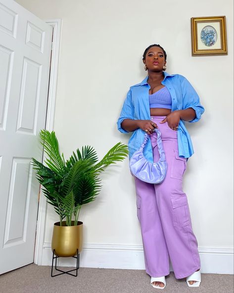 Trendy purple lilac and blue outfit bralet purple cargo trousers white heels lilac bag Blue shirt Lilac Cargo Pants Outfit, Lilac And Blue Outfit, Lavender Cargo Pants Outfit, Lilac Pants Outfit, Purple Cargo Pants Outfit, Purple And Blue Outfit, Blue And Purple Outfit, Heels Lilac, Purple Shirt Outfits