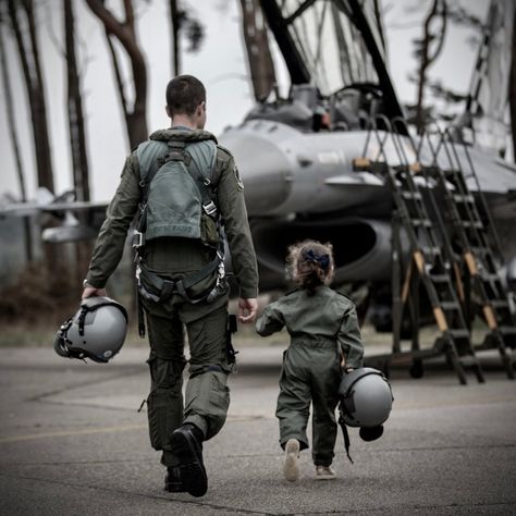 Naval Aviator, Air Fighter, Aviation Photography, One Day I Will, Army Girl, Fighter Pilot, Military Men, Us Air Force, Fighter Planes