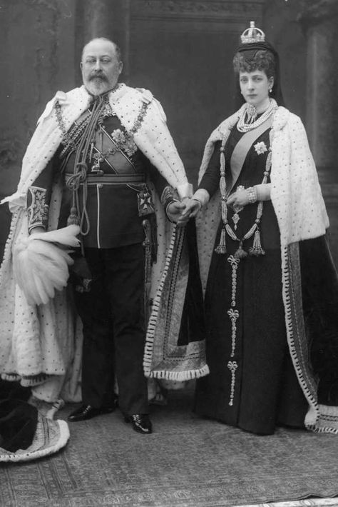 Royal Family Portrait, Young Queen Elizabeth, Alexandra Of Denmark, Queen Alexandra, John Brown, King Edward Vii, British Royal Families, Elisabeth Ii, Princess Alexandra