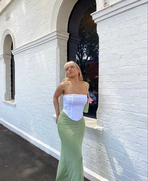 Long Green Skirt Outfit, Soft Outfits, Green Maxi Skirt, Chic Dress Classy, Long Skirt Outfits, Summer Life, Fashion Top Outfits, Party Fits, Dress Classy