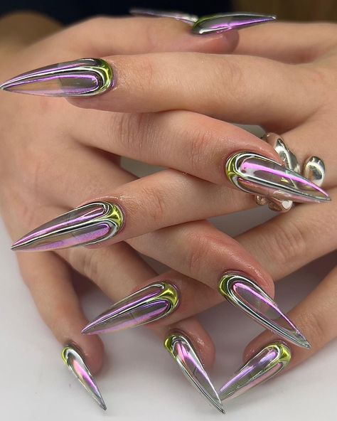 High Fashion Nails, Holo Nail Art, Dreamy Nail Art, Alternative Nails Designs, Alien Nails Design, Multichrome Nails, Alien Nail Art, Taurus Nails, Cyberpunk Nails