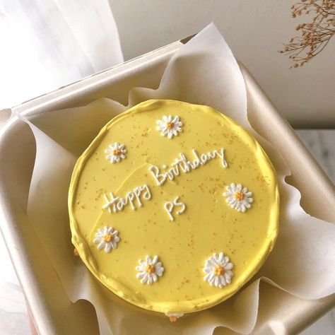 Yellow Cakes Decoration, Cute Birthday Cake, Minimalist Cake, Petal Cake, Korean Cake, Yellow Birthday, Simple Cake Designs, Cake Studio, Mini Cakes Birthday