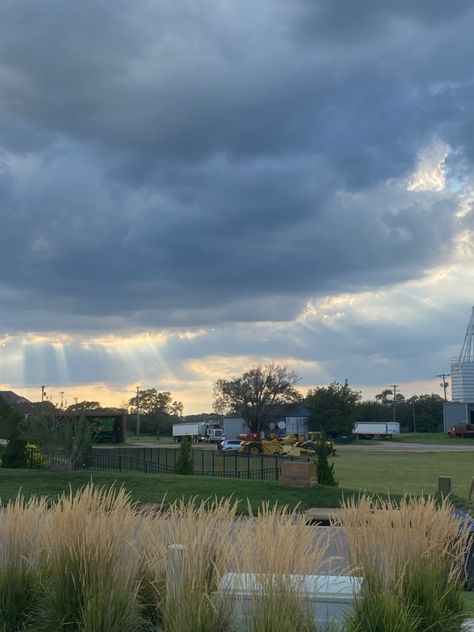 #sunrise #kansas #country #midwest Kansas Aesthetic, Kansas Nature, Midwest Core, Cryptid Core, Caw Caw, Summer 2025, Usa States, Great Plains, Summer 24