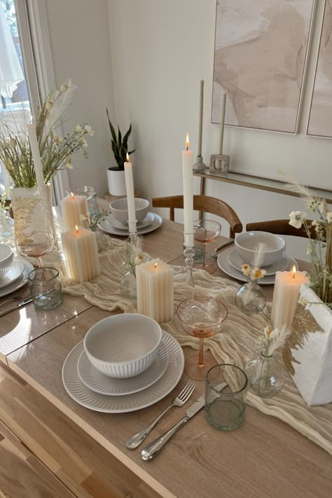 Dining Room Table Centerpiece Ideas Candles, Every Day Table Decor, Tablescape Candles, Candle Tablescapes, Neutral Candles, Simple Table Decor, Dining Table Candles, Minimal Candles, Candle Table Decorations