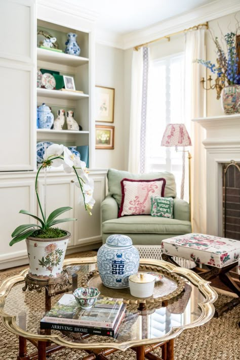 Tour A Grandmillennial Home Bursting with Chintz and Charm - The Glam Pad Grandmillenial Traditional Living Room, Chic Traditional Decor, Grandmillenial Tv Stand, French Grandmillenial Style, Transitional Grandmillenial Living Room, Antique Furniture Modern Styling, Grandmillenial Chandelier, Grand Millennial Family Room, Grand Millenial Foyer