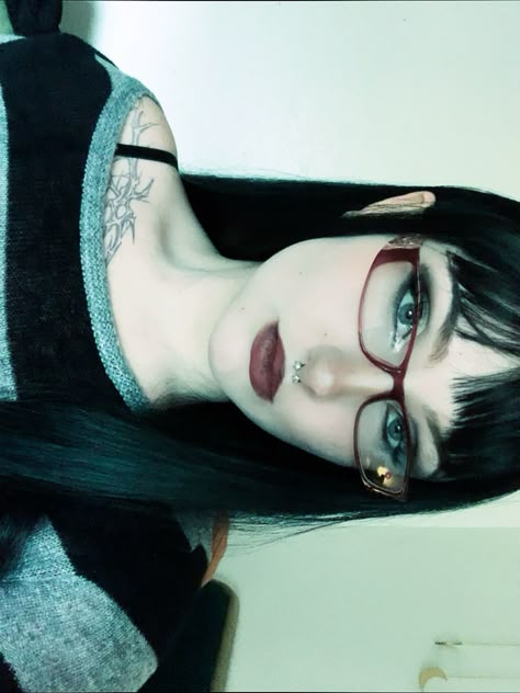 Alt Glasses Frames, Bayonetta Glasses Round Face, Alt Glasses, Goth With Glasses, Emo Glasses, Goth Glasses, Gothic Glasses, Bayonetta Glasses, Glasses Inspo