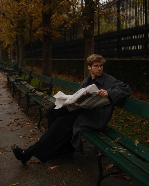 Autumn Men Aesthetic, Old Money Photoshoot Ideas Men, Male Fall Photoshoot, Autumn Boy Aesthetic, Old Money Aesthetic Autumn, Old Men Aesthetic, Man With Book, Money Core, Classy Gentleman