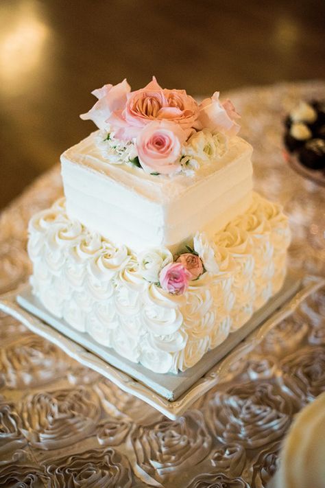 Square Cake Design, Square Wedding Cake, Vintage Pasta, Cakes Elegant, Cakes Pink, Cakes Simple, Cakes Flowers, Square Wedding Cakes, Small Wedding Cakes