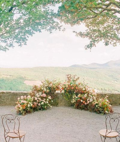 Monteverdi Tuscany, Ground Florals, Wedding Alter Flowers, Alter Flowers, Fall Wedding Ceremony, Location Scouting, Wedding Alters, Floral Arch Wedding, Altar Flowers