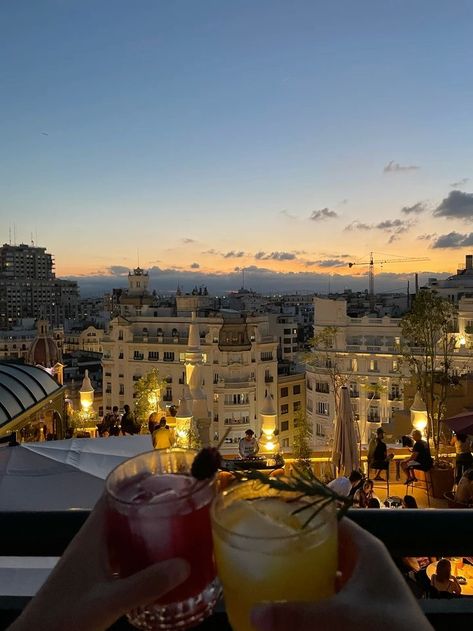 Spain Life Aesthetic, Spain Drinks, Valencia Spain Aesthetic, Valencia Aesthetic, Madrid Spain Aesthetic, Night Walking Aesthetic, Spain Trip, Spain Aesthetic, Spain Itinerary