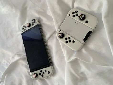 Totoro Nintendo Switch, Switch Oled Aesthetic, Nintendo Switch Oled Aesthetic, White Nintendo Switch, Nintendo Lite, Nintendo Switch Case, Nintendo Switch Oled, Nintendo Switch Accessories, Computer Setup