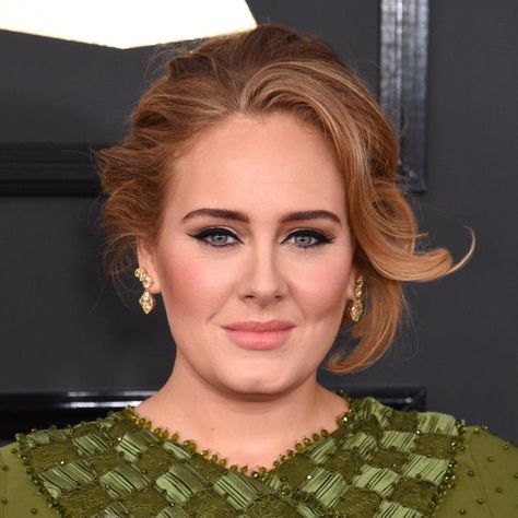 Adele Fashion, Grammys 2017, Adele Style, Big Wedding Hair, American Celebrities, Wedding Hair Trends, Dancer Wear, Red Carpet Hair, 31st Birthday