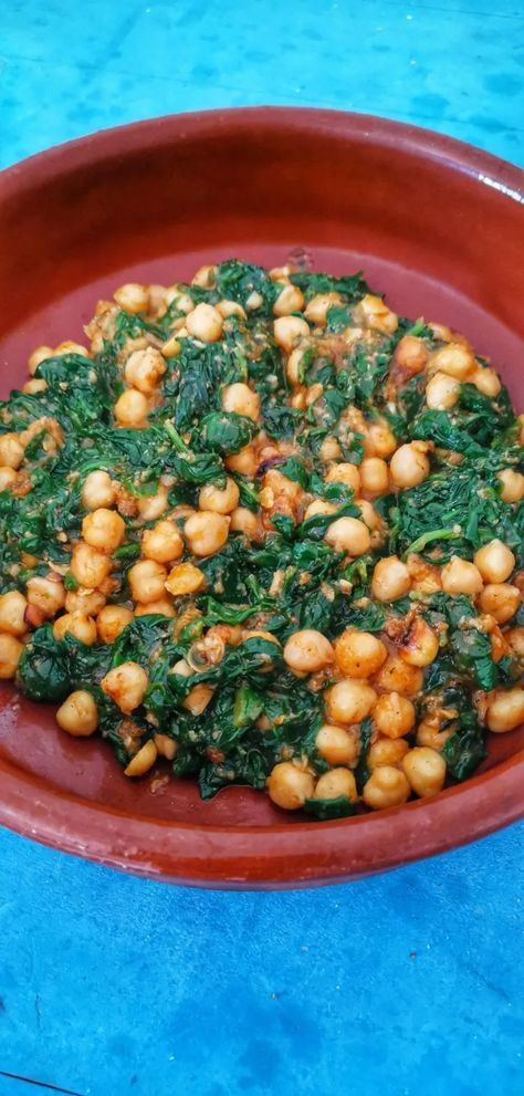 Chickpeas Spinach Recipe, Vegetarian Tapas, Garbanzo Bean Recipes, Recipe Spinach, Tapas Menu, Tapas Dishes, Tapas Recipes, Food At Home, Tortilla Recipe