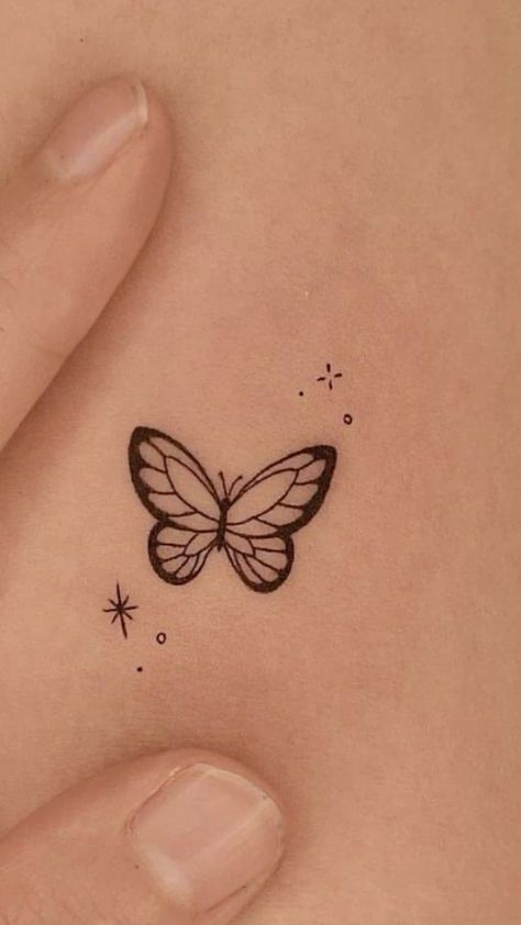 Small Tattoos Mehendi, Butterfly Drawing Mehndi, Henna Tattoo Designs Hand Butterfly, Mehendi Tatoos Design, Mehendi Small Tattoo, Very Small Mehendi Designs, Henna Ideas Butterfly, Simple Butterfly Mehendi Designs, Henna Designs With Butterflies