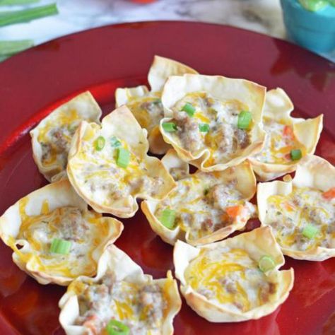 Sausage Stars Mini Wonton Bites - 💕 Kimspired DIY 💕 Wonton Bites, Wonton Appetizer Recipes, Wonton Cups Appetizers, Sausage Stars, Better Batter Gluten Free, Wonton Appetizers, Recipe For Sausage, Wonton Wrapper Recipes, Wonton Cups