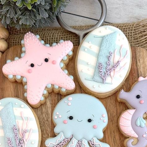 Andre Cookies on Instagram: "Under the sea cookies!  #galletas #cookies #cookieoftheday #decoratedcookies #undertheseacookies #birthdaycookies #ediblefavors #cookieart #galletasguatemala #galletasdecoradas" Octopus Cookies, Under The Sea Cookies, Baby Shower Nena, Sea Cookies, First Birthday Cookies, Edible Favors, Kid Parties, Bedroom Closet Design, Creative Cookies