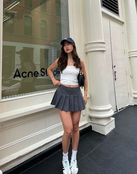 Style inspo Low Rise Mini Skirt Outfit, Trendy Outfits Inspiration, Bangkok Fashion, Soft Girl Outfits, Classic Style Outfits, Trendy Outfits For Teens, Everyday Fashion Outfits, Miniskirt Outfits, Stylish Dresses For Girls