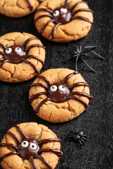 Spider Cookies - Texanerin Baking Oreo Halloween Cookies, Oreo Spider Cookies, Spider Sugar Cookies Halloween, Spider Cookies Halloween, Spooky Spider Cookies, Halloween Peanut Butter Spider Cookies, Oreo Spiders, Reese’s Spider Cookies, Spider Web Cookies