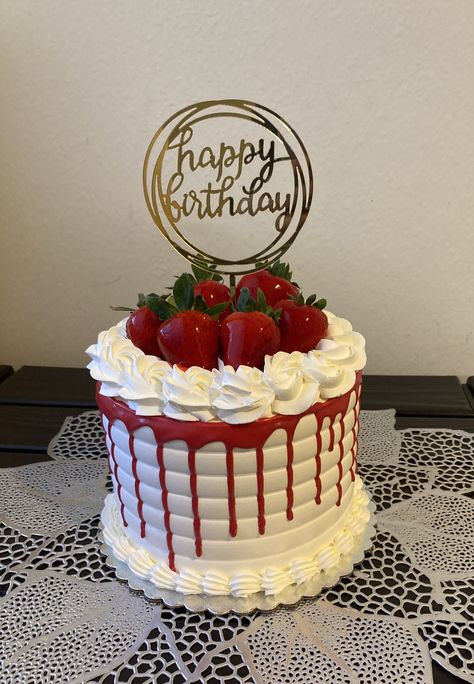 Fresh Strawberry Cake Decorations, Simple Cake With Strawberries On Top, Birthday Cake Wishes, Cakes Happy Birthday, Fruit Cake Design, Strawberry Birthday Cake, Fresh Fruit Cake, Birthday Cake Decorating Ideas, Mini Torte