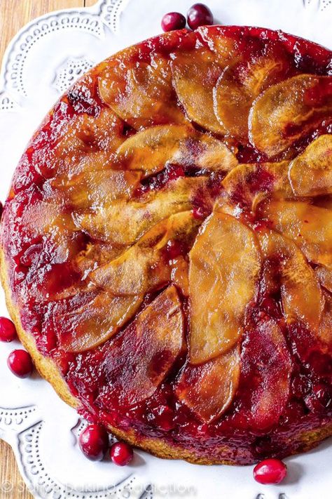 Super moist Cranberry Apple Upside-Down Cake on http://sallysbakingaddiction.com Cranberry Upside Down Cake, Fall Cake Recipes, Cranberry Cake, Cranberry Apple, Fall Desserts Easy, Fall Cakes, Cranberry Recipes, Fall Dessert Recipes, Apple Cranberry