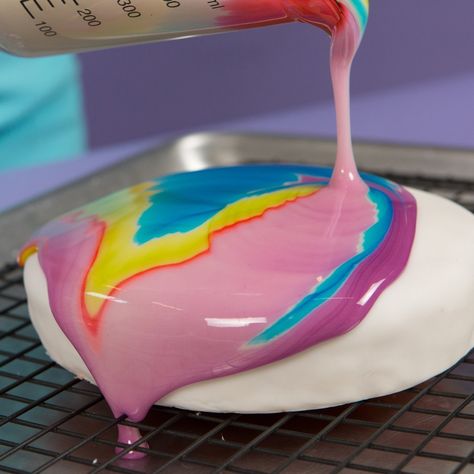 Hypnotic Tie-Dye Cake Is Guaranteed to Get You All the Instagram "Likes" Tie Dye Frosting, Super Torte, Pastel Cupcakes, Mirror Glaze Cake, Mirror Cake, Icing Frosting, Cake Cover, Cake Icing, Cake Decorating Tutorials