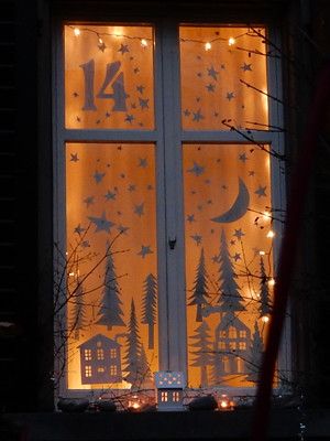 Christmas Gift Photography, Xmas Window Decorations, Advent Diy, Repurposed Windows, Christmas Cutouts, Christmas Window Display, Winter Window, Christmas Window Decorations, Navidad Christmas