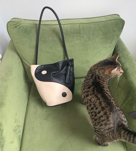 paloma wool on Instagram: “☯️☯️☯️☯️☯️” Dream Bags, Green Aesthetic, Paloma Wool, Vintage Handbags, Leather Pocket, Yin Yang, Ying Yang, Longchamp Le Pliage, Cute Bags