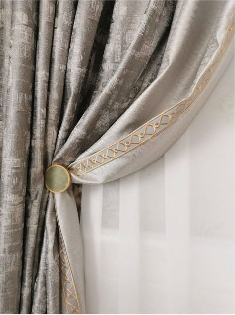 Classical Curtains, Beige Curtains Living Room, Curtain Detail, Luxury Curtains Living Room, Curtain Designs For Bedroom, Curtain Blinds, Curtains Living Room Modern, Classic Curtains, Unique Curtains