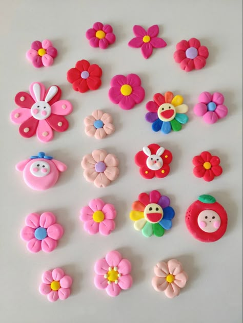 Super Clay Keychains, Super Clay Art, Clay Flower Mirror, Art Drawings Painting, Air Dry Clay Charms, Crafts Wallpaper, Aesthetic Sketches, Super Clay, Clay Mirror