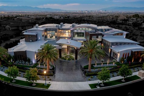 Billionaire Homes, Real Estate Luxury, Luxury Houses Mansions, Housing Development, Casa Exterior, Henderson Nv, Modern Mansion, Rich Lifestyle, Expensive Houses