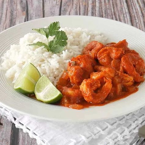 A delicious, simple mexican recipe of shrimps first seasoned with salt and pepper and then pan fried. Then cooked in chillie tomato sauce to enhance its falvour. Camarones A La Diabla Recipe, Deviled Shrimp, Mexican Shrimp, Chile Sauce, Red Chile, Mexican Foods, Shrimp Dishes, Spicy Sauce, Mexican Food Recipes Authentic