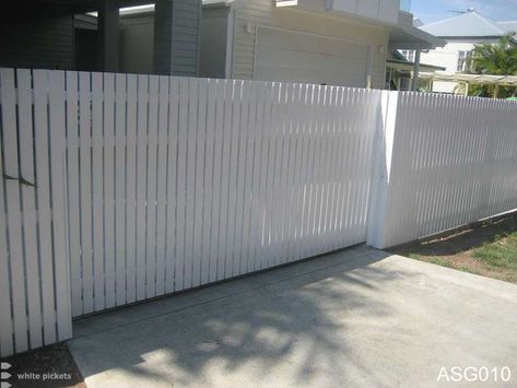 Modern White Picket Fence, White Timber Fence, White Front Fence, White Fence Front Yard, White Fence Ideas, White Picket Fence Front Yard, White Wooden Fence, White Weatherboard House, White Fencing