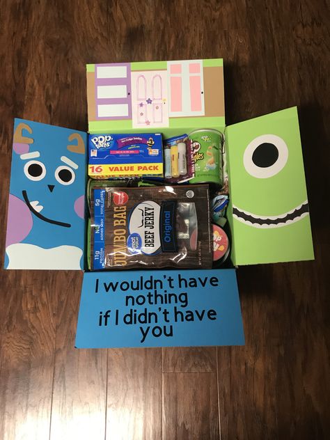 Best Friend Care Package Ideas, Care Package Ideas For Brother, Disney Box Ideas, Care Package Box Ideas, Disney Gifts For Boyfriend, Disney Care Package, Disney Care Package Ideas, Star Wars Care Package, Birthday Care Package Ideas