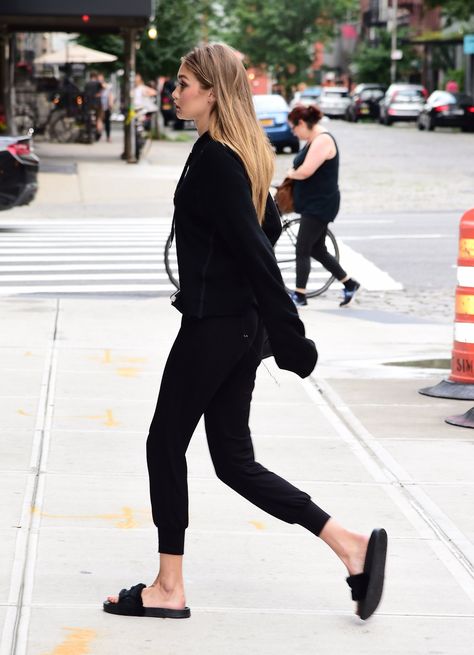 Gigi Paired Her Black Slides With an All-Black Outfit Black Slides Outfit, Slides Outfit, Gigi Hadid Style, Black Slides, Style Muse, Hadid Style, All Black Outfit, 가을 패션, Winter Clothes