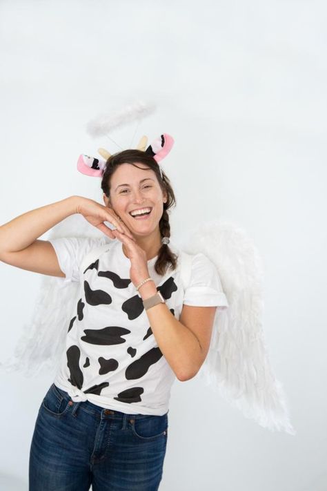 Ceiling Fan Halloween Costume, Cow Halloween Costume, Diy Pet Costumes, Punny Halloween Costumes, Halloween Cow, Handmade Halloween Costumes, Bunny Halloween Costume, Animal Halloween Costumes, Cow Costume