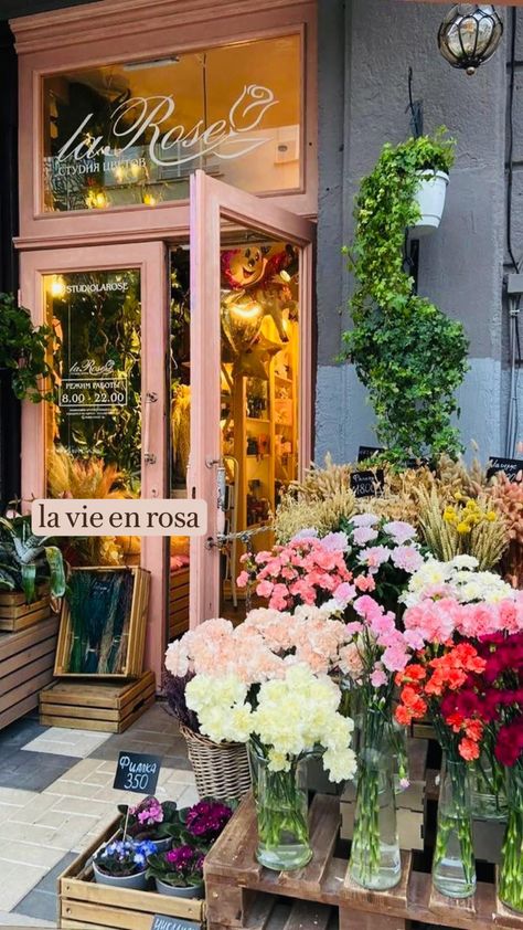 Italian Flower Shop, Korean Flower Shop Aesthetic, Flower Shop Aesthetic Wallpaper, Flower Shop Aesthetic Vintage, Flowers Shop Aesthetic, Floral Shop Aesthetic, Flowershop Aesthetic, Florist Aesthetic, Flower Shop Aesthetic