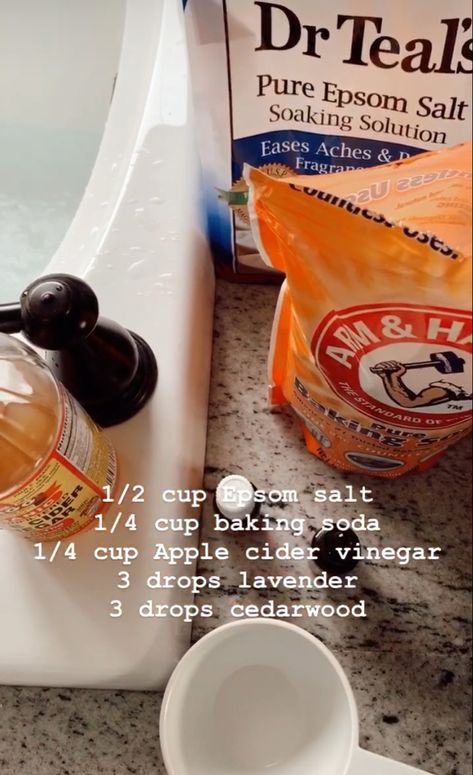 Inflammation Bath Soak, Bath For Sickness, Detox Bath For Kids, Herbal Remedies Recipes, Sick Remedies, Detox Bath, Home Health Remedies, Diy Remedies, Holistic Remedies