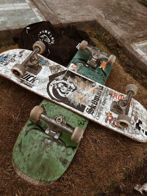 Misha Lare Grayson, Misha Lare, Punk 57, Skateboarding Aesthetic, Skate Vibes, Skateboard Aesthetic, Skate Punk, Skateboard Deck Art, Skateboard Art Design