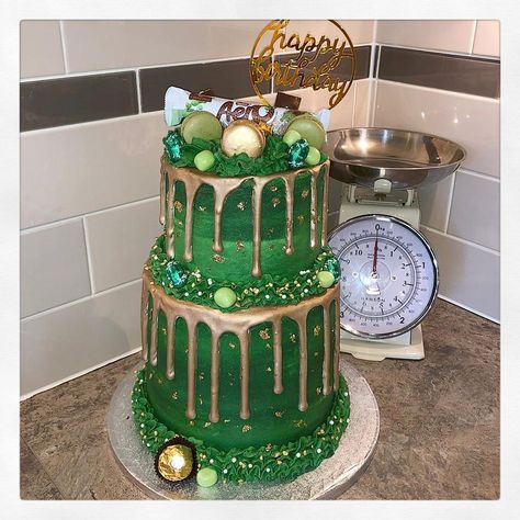 Emerald Green Birthday Cake, Emerald Cake, Emerald Green Birthday, Emerald City Theme, Green Birthday Cake, City Cake, City Theme, Green Birthday, Luster Dust