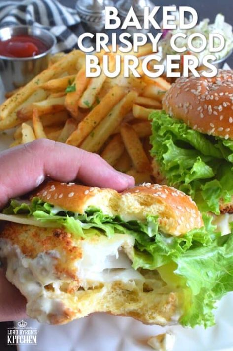 Fish Burgers, Cod Burger Recipe, Fish Burger Recipe, Fish Fillet Sandwich, Breaded Cod, Fish Sandwich Recipes, Baked Sandwiches, Fried Cod, Fish Burger