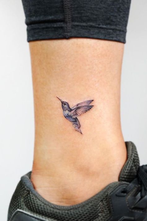 Hummingbird Tattoos, Small Hummingbird Tattoo, Little Bird Tattoos, Bird Tattoos For Women, Vogel Tattoo, Bird Tattoos, Inspiration Tattoos, Tatuaje A Color, Hummingbird Tattoo