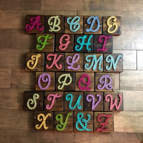 String Art Letters Alphabet, String Art Names, String Art Letters, String Art Patterns Templates, String Art Patterns Free, Art Fil, String Art Templates, String Art Tutorials, Script Alphabet