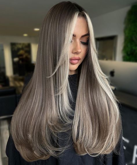 Blonde Face Frame, Ash Blonde Hair With Highlights, Brown Skin Blonde Hair, Winter Hair Colour For Blondes, Brunette With Blonde, 2024 Haircuts, Interesting Hair, Face Framing Hair, Balayage Straight Hair