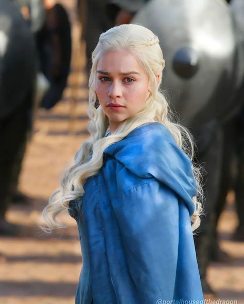 Game Of Thrones Emilia Clarke, Emilia Clarke Daenerys, Emilia Clarke Pics, Daenerys Targaryen Dress, The Jeffersons, Fun Icebreaker Games, Summer Outdoor Games, Emilia Clarke Daenerys Targaryen, The Mother Of Dragons